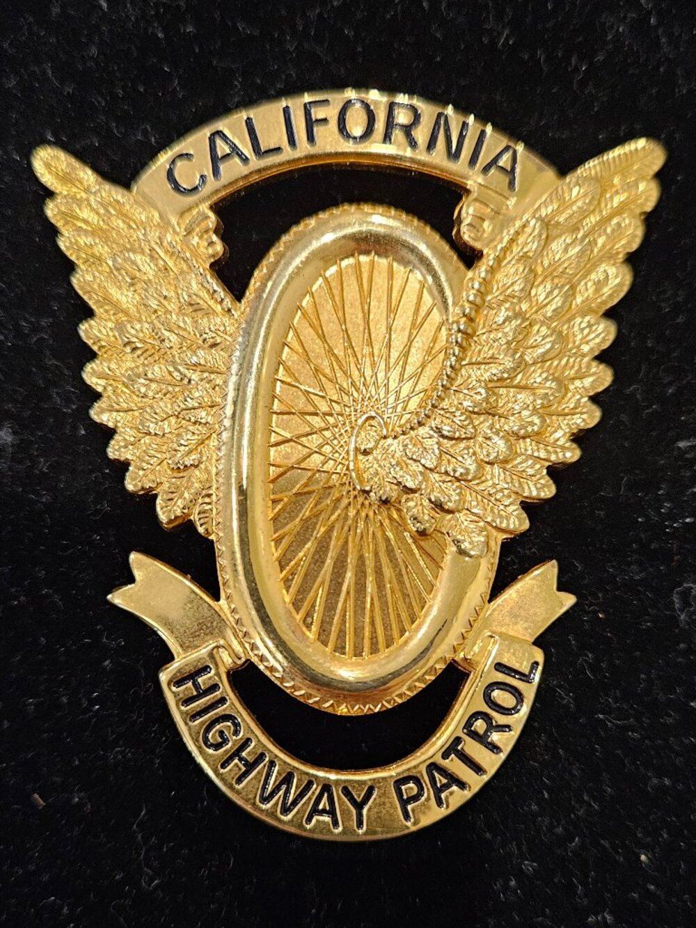 CALIFORNIA HIGHWAY PATROL (CHP) - CAMPAIGN HAT BADGE